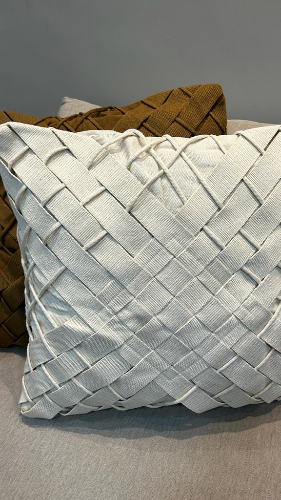 ALMOFADA TRANCE DIAGONAL C/ CORDA 0,50X0,50 OFF-WHITE - AQUI VC DECORA