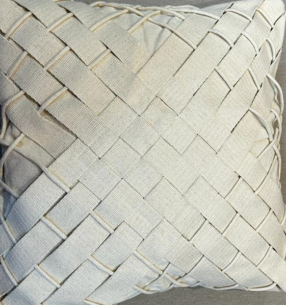 ALMOFADA TRANCE DIAGONAL C/ CORDA 0,50X0,50 OFF-WHITE - AQUI VC DECORA
