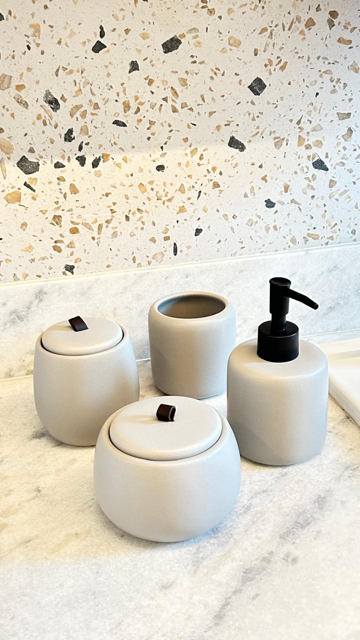 ACESSÓRIOS DE BANHEIRO