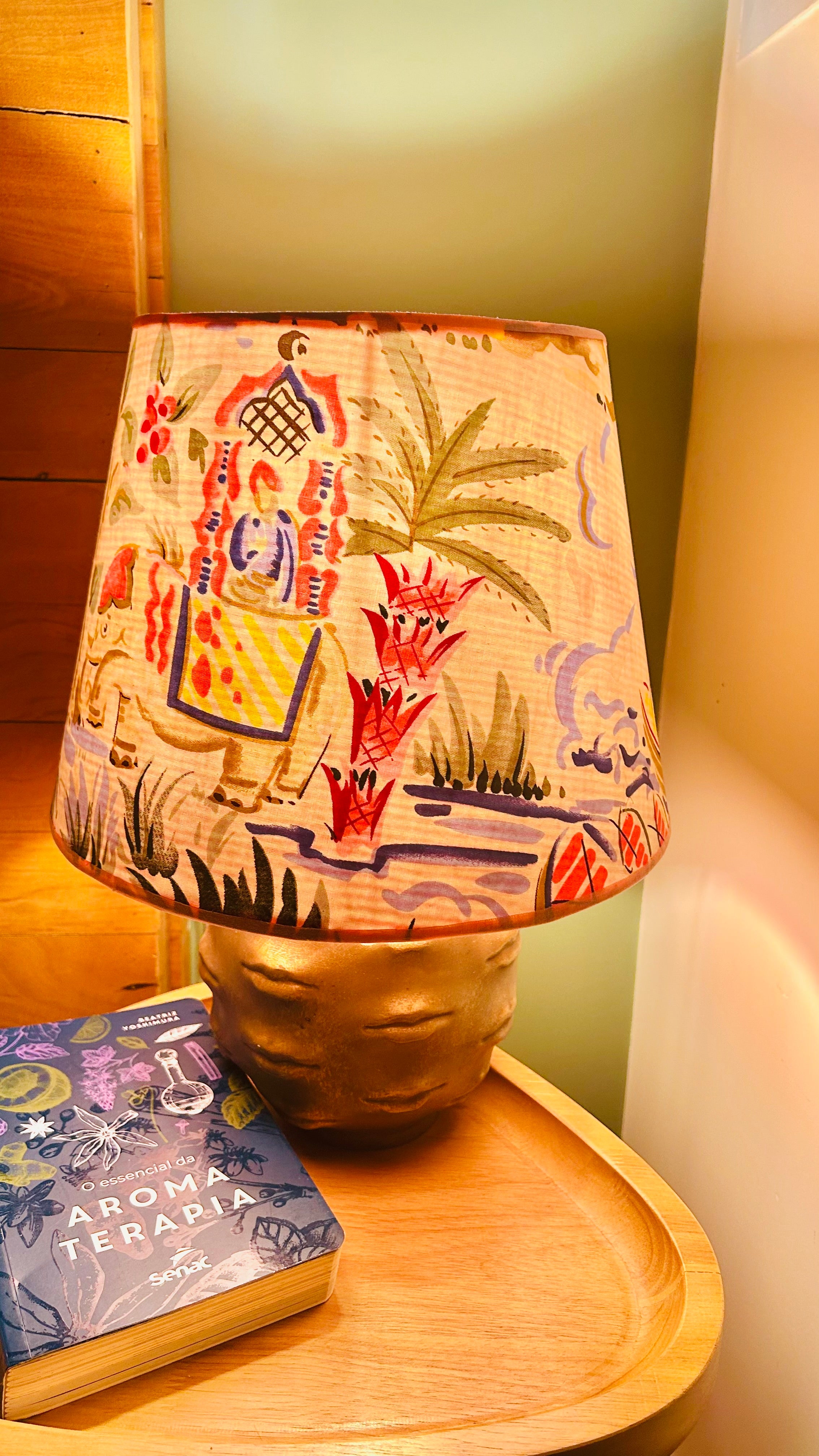 Cúpula Artesanal em Tecido Importado Kravet – Coleção Elephant Garden | 30 x 22 x 20 cm