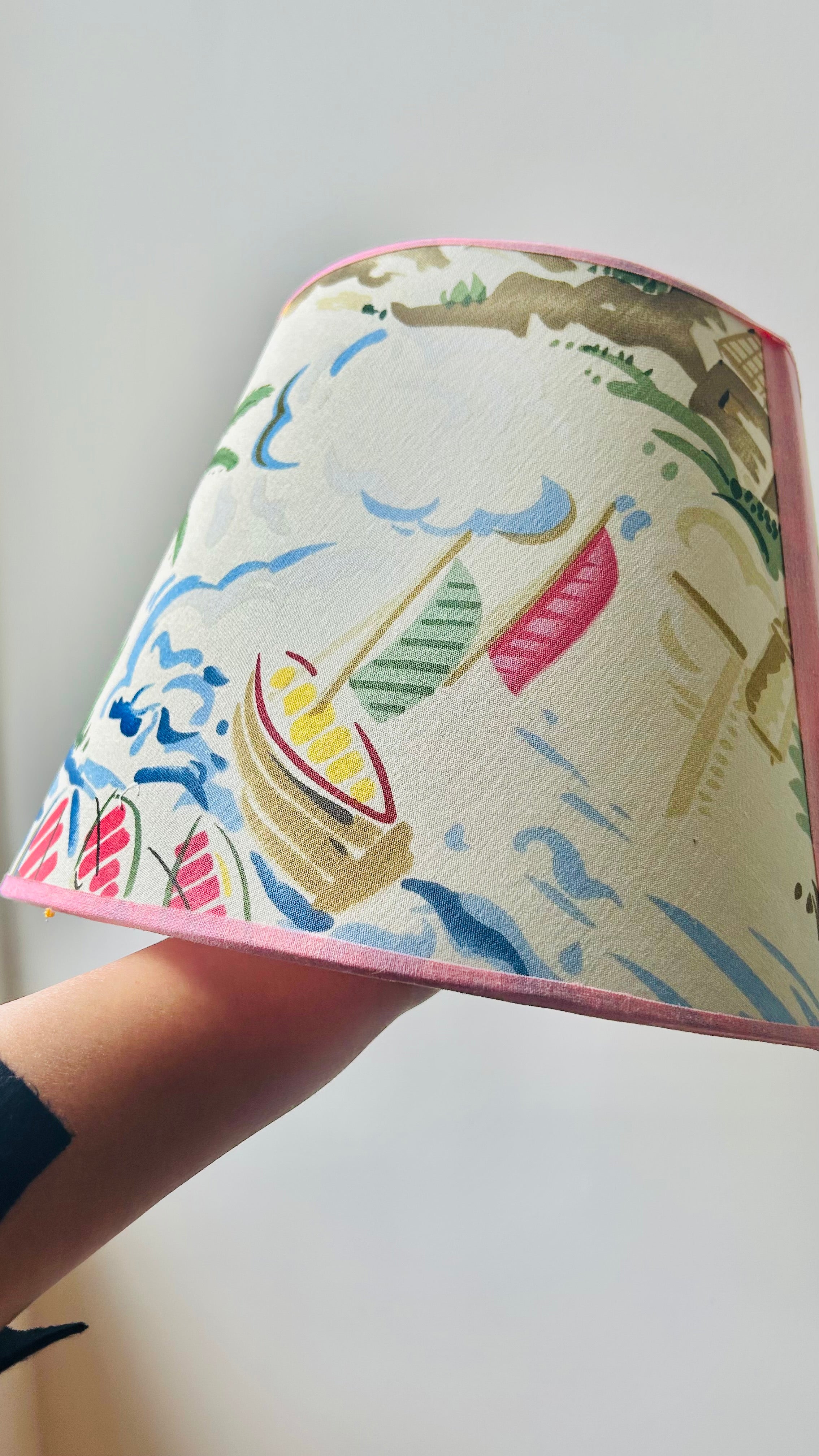 Cúpula Artesanal em Tecido Importado Kravet – Coleção Elephant Garden | 30 x 22 x 20 cm