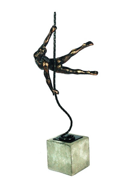 ESCULTURA GINASTA NA CORDA 48CM - AQUI VC DECORA