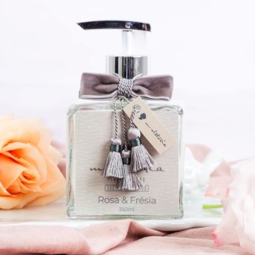 Sabonete Liquido 350ml cubo - ROSA & FRESIA - AQUI VC DECORA
