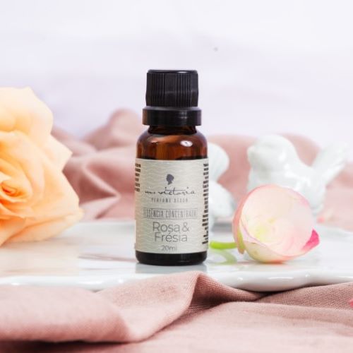 ESSÊNCIA CONCENTRADA 20 ML -  ROSA & FRESIA - AQUI VC DECORA