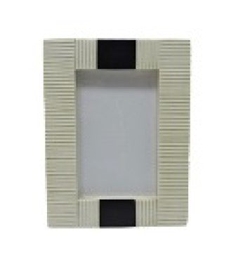 Porta Retrato De Madeira E Resina Off White E Preto 10x15cm