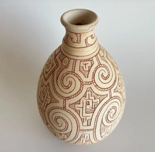 VASO CERÂMICA MARAJOARA CLARO BICO