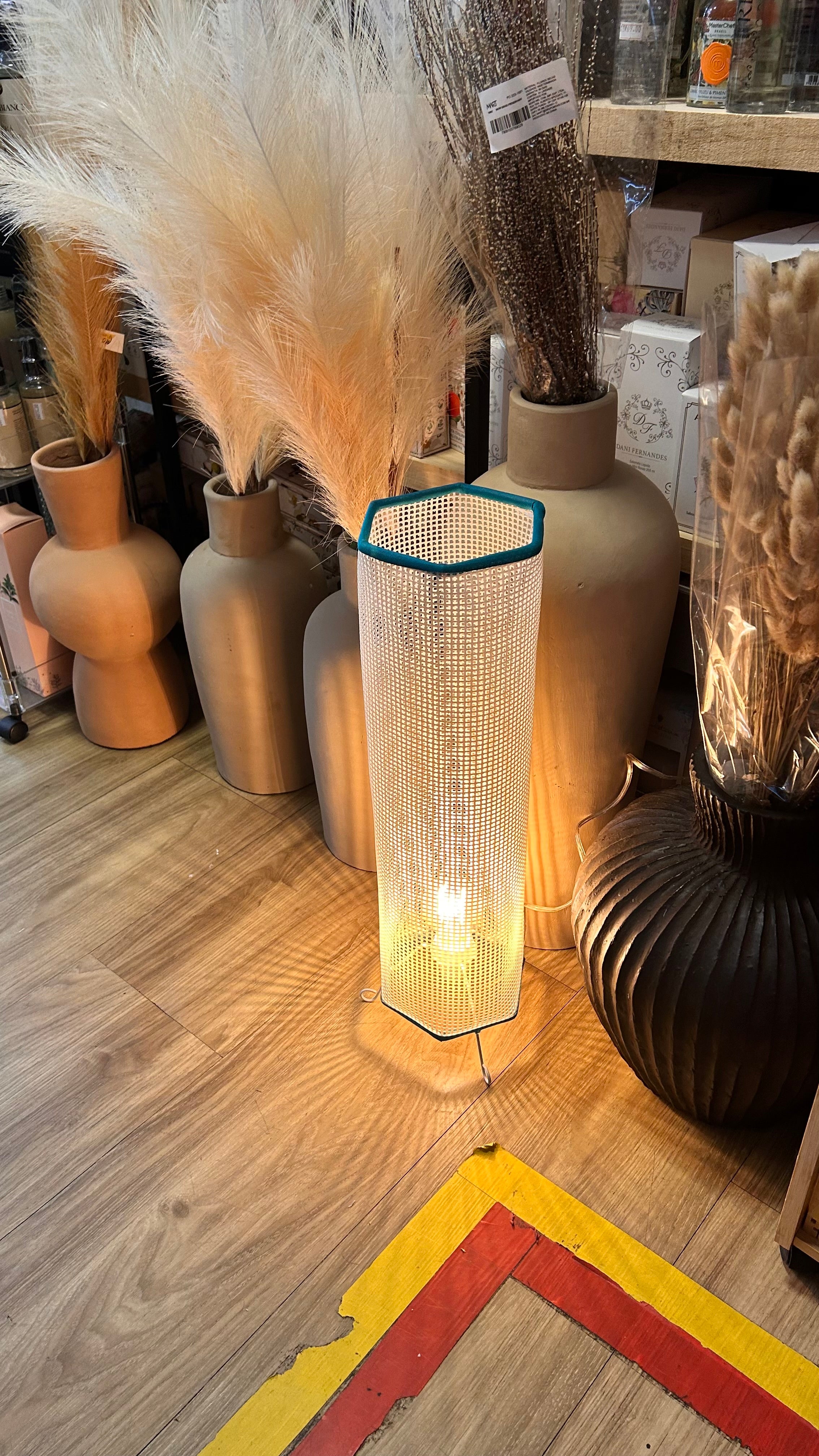 Luminária de Chão Telinha