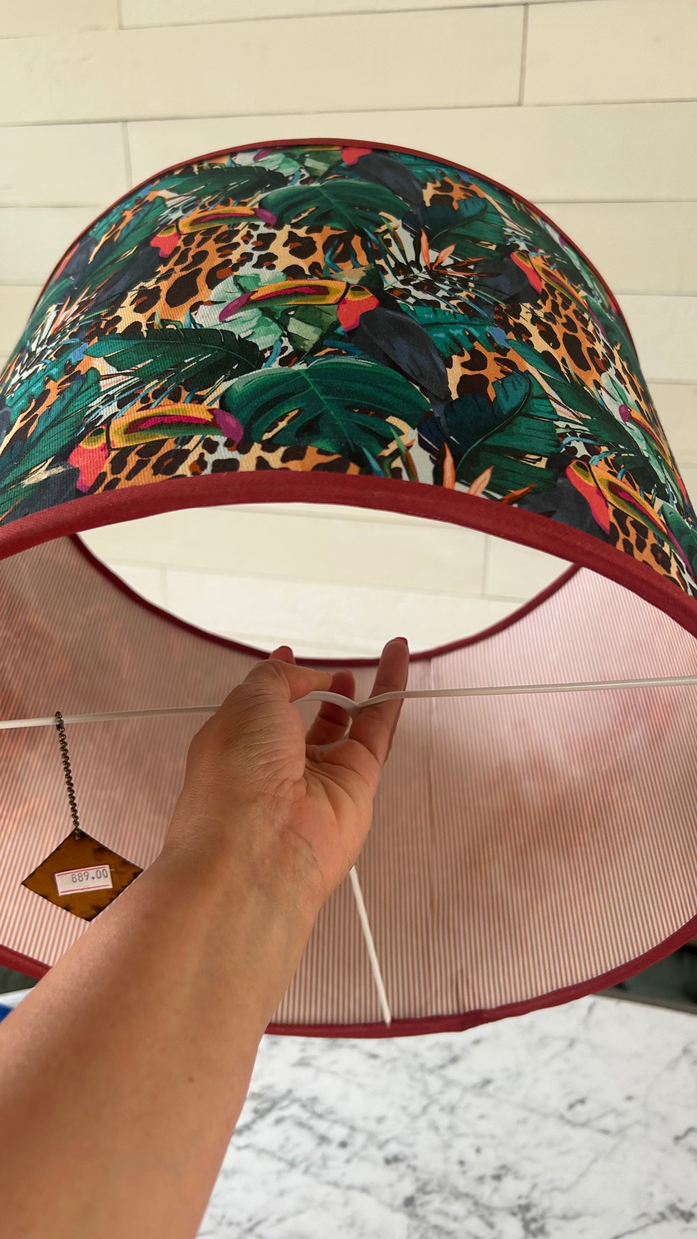 Cúpula Artesanal em Tecido Tucanos – Coleção Tropical | 35 x 27 cm