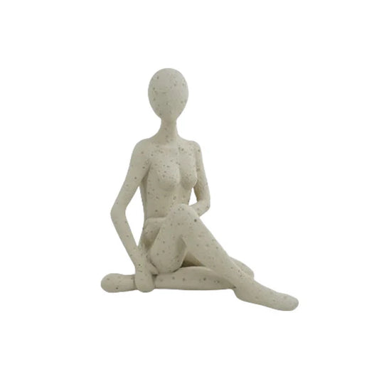 ESCULTURA MULHER FAZENDO POSE CREME 24CM