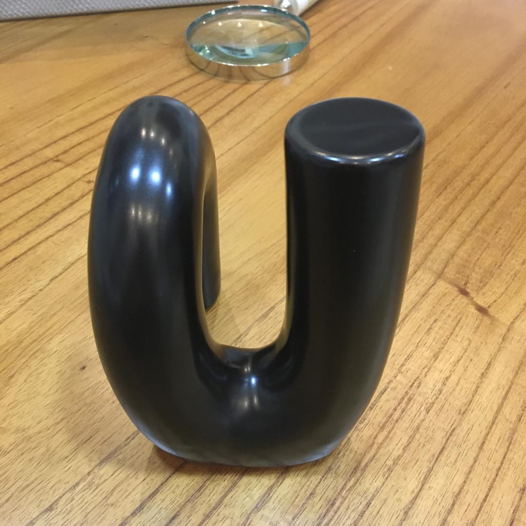 Escultura Sobe e desce Preto