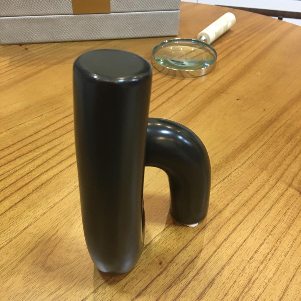 Escultura Sobe e desce Preto Alta