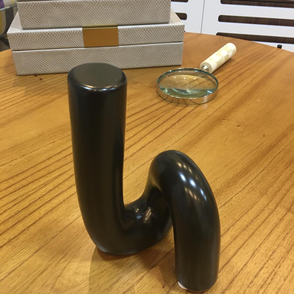 Escultura Sobe e desce Preto Alta