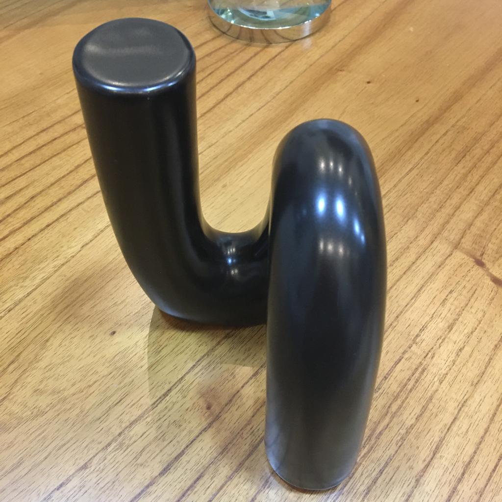 Escultura Sobe e desce Preto