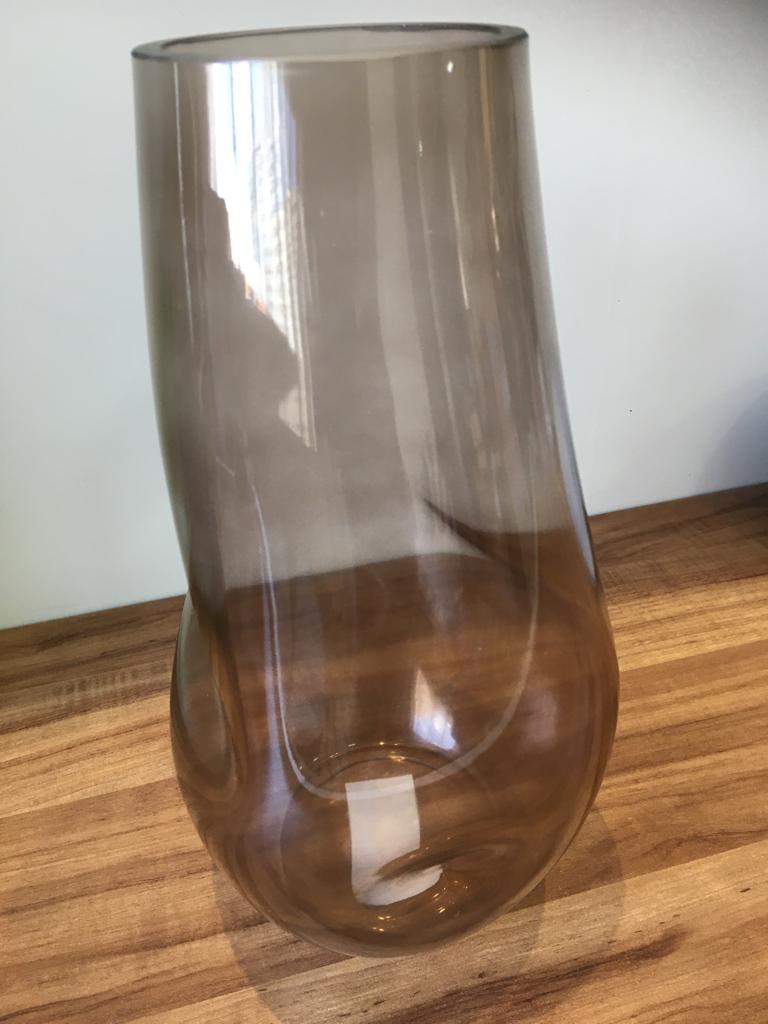 VASO DE VIDRO AMASSADO MARROM 30x16x10