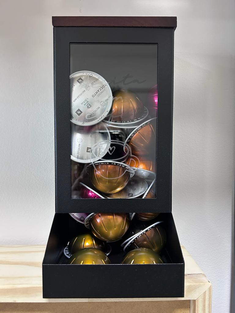 PORTA CÁPSULAS DE MESA TORRE ACEITA UM CAFÉ - AQUI VC DECORA