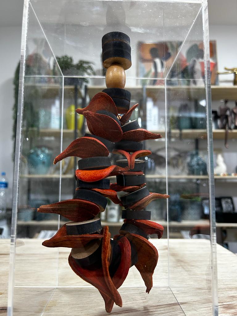 CUBO ESCULTURA SEMENTES SKELLE - AQUI VC DECORA