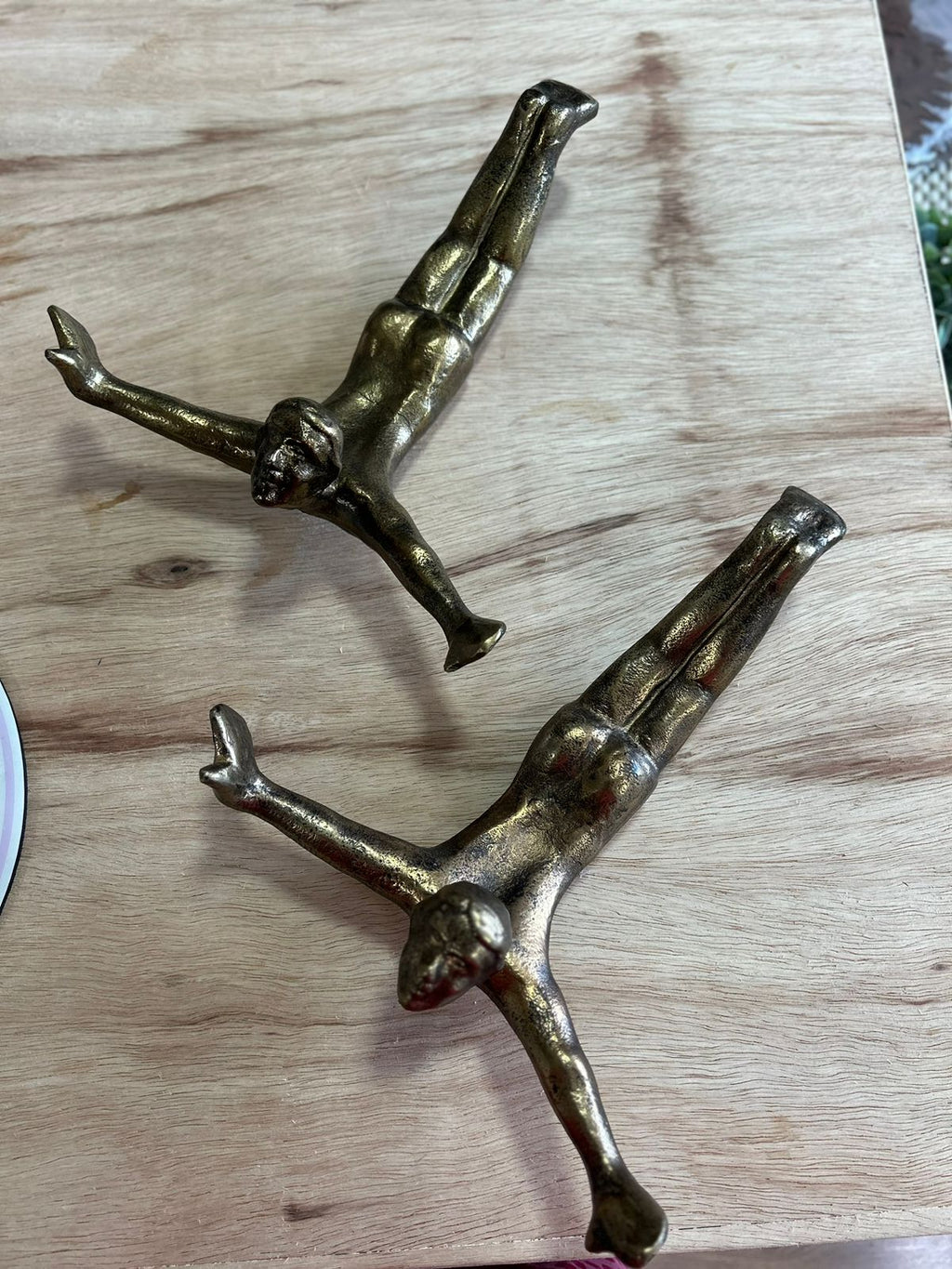 ESCULTURA GANCHO EM ALUMINIO/BRONZE DIVER - AQUI VC DECORA