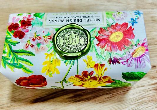 SABONETE EM BARRA 260G POPPIES AND POSIES - MICHEL DESIGN WORKS - AQUI VC DECORA