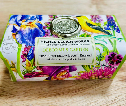 SABONETE EM BARRA 260G DEBORAHS GARDEN - MICHEL DESIGN WORKS - AQUI VC DECORA