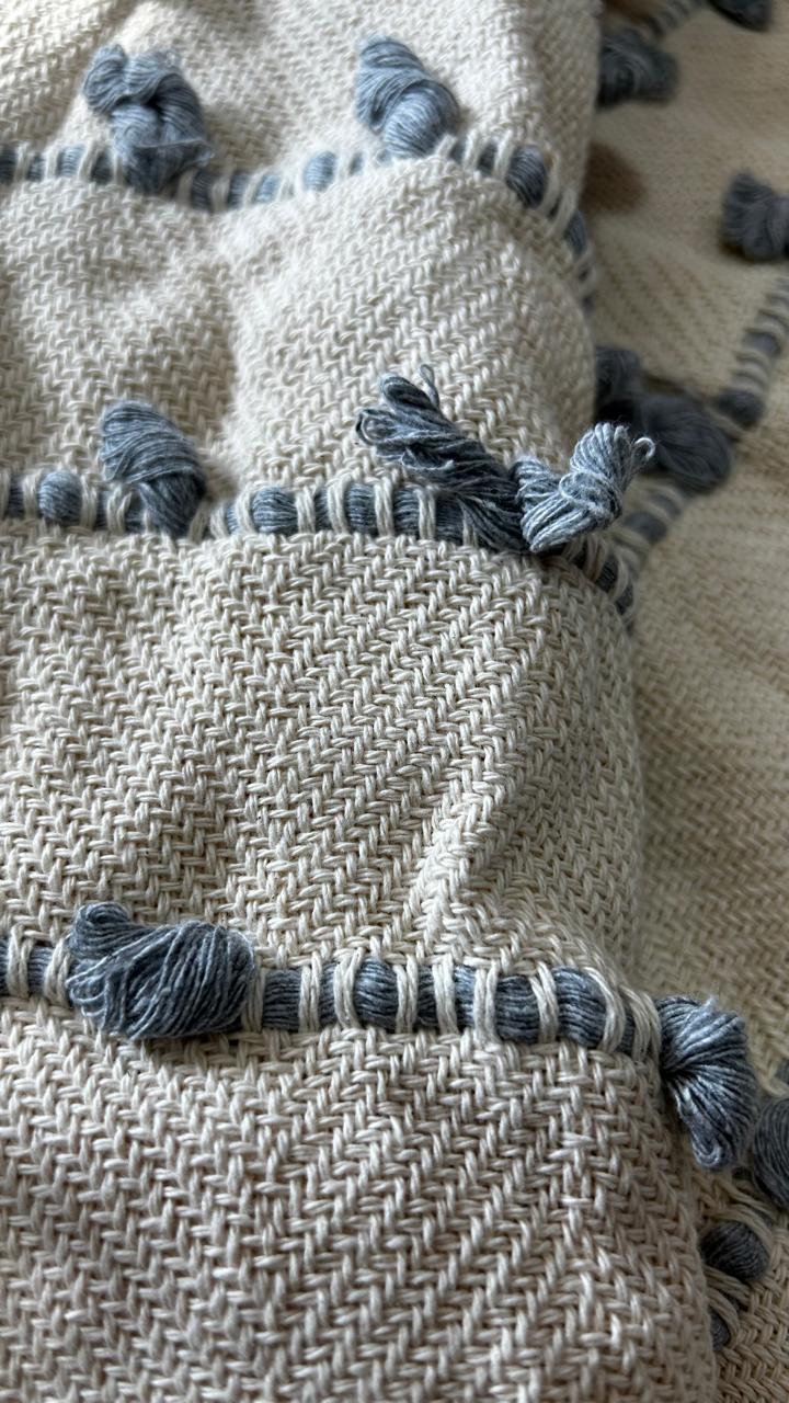 MANTA XALE  CORDEL NOZINHO 1.60X1.60 CRU/NEBLINA