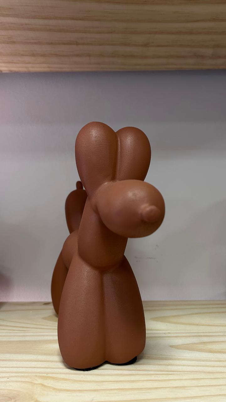ESCULTURA DOG BALAO RESINA TERRACOTA 22x9x24cm