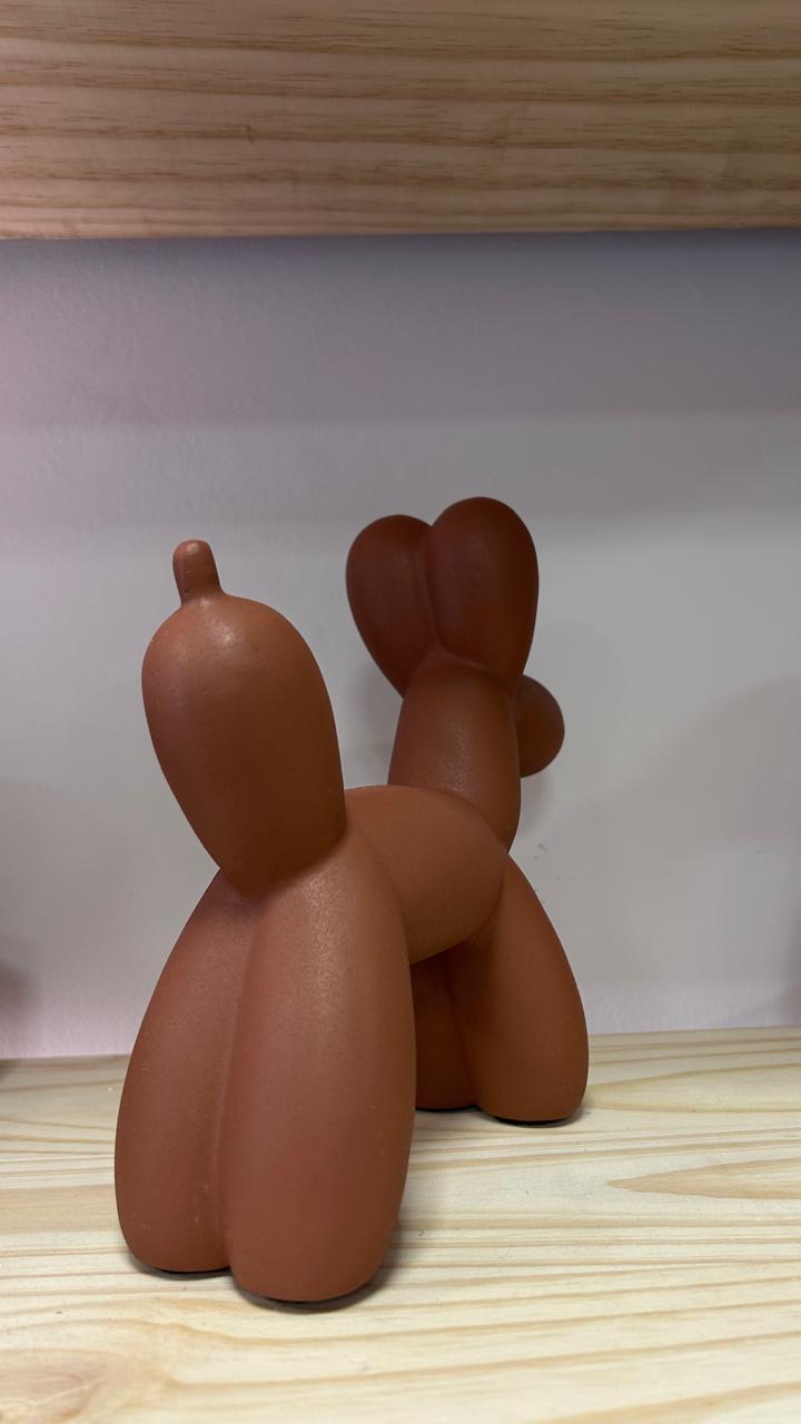 ESCULTURA DOG BALAO RESINA TERRACOTA 22x9x24cm
