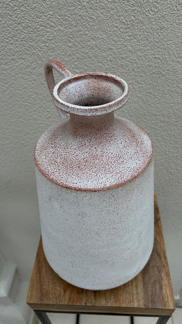 VASO DECORATIVO EM METAL BRANCO ENVELHECIDO
