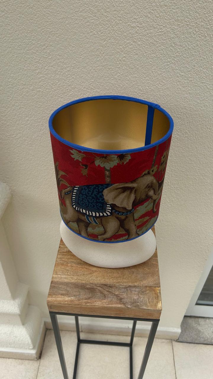 Cúpula Elefante Majestade Vermelho Azul