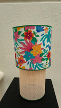 Abajur Floral Tropical com Base em Palhinha Natural