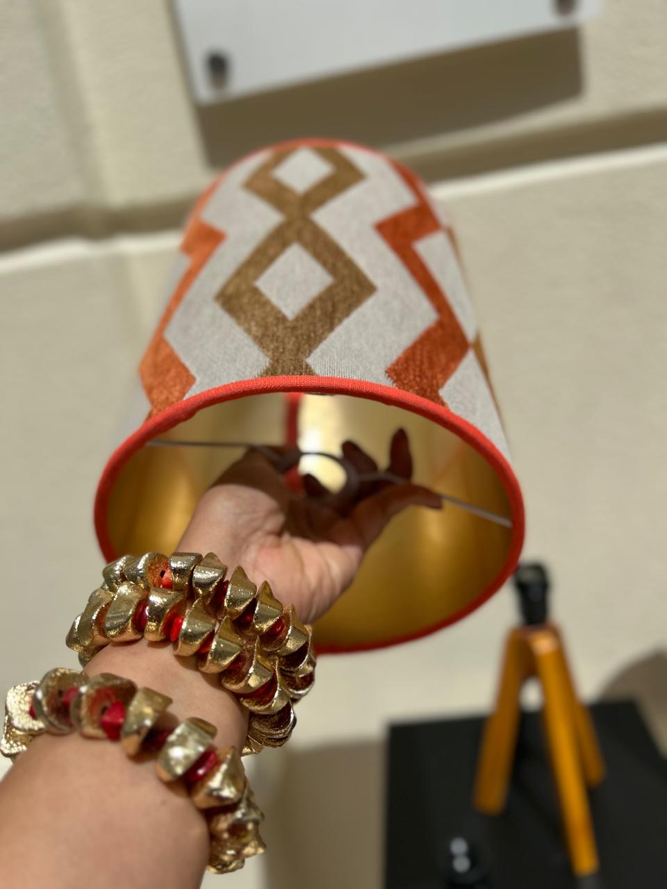 Cúpula Geométrica Terracota – Design Artesanal em Tons Quentes