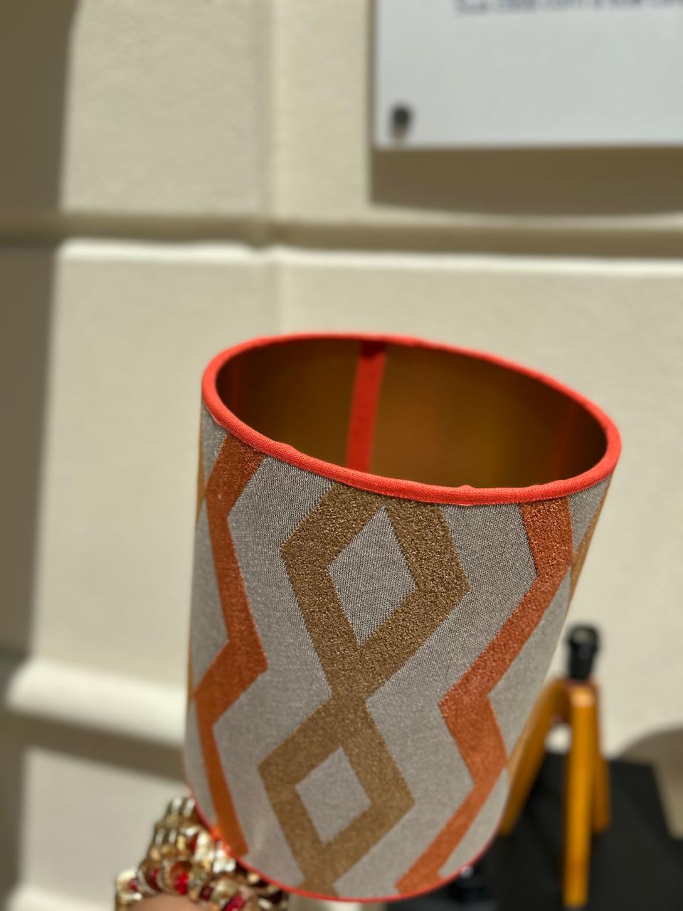 Cúpula Geométrica Terracota – Design Artesanal em Tons Quentes