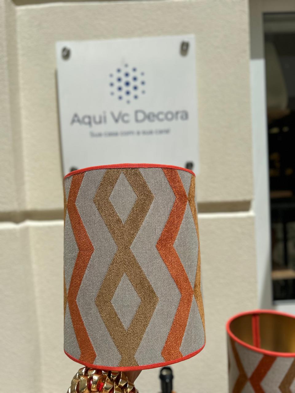 Cúpula Geométrica Terracota – Design Artesanal em Tons Quentes