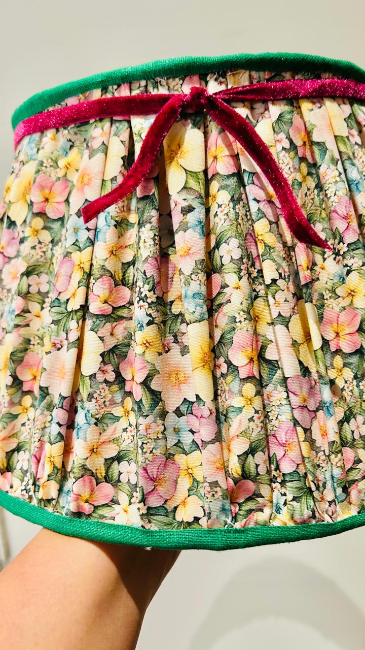 Cúpula Plissada Floral com Laço de Veludo