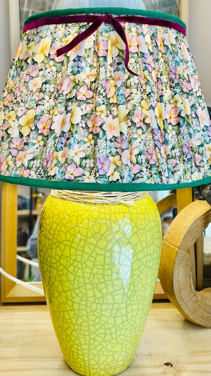 Cúpula Plissada Floral com Laço de Veludo