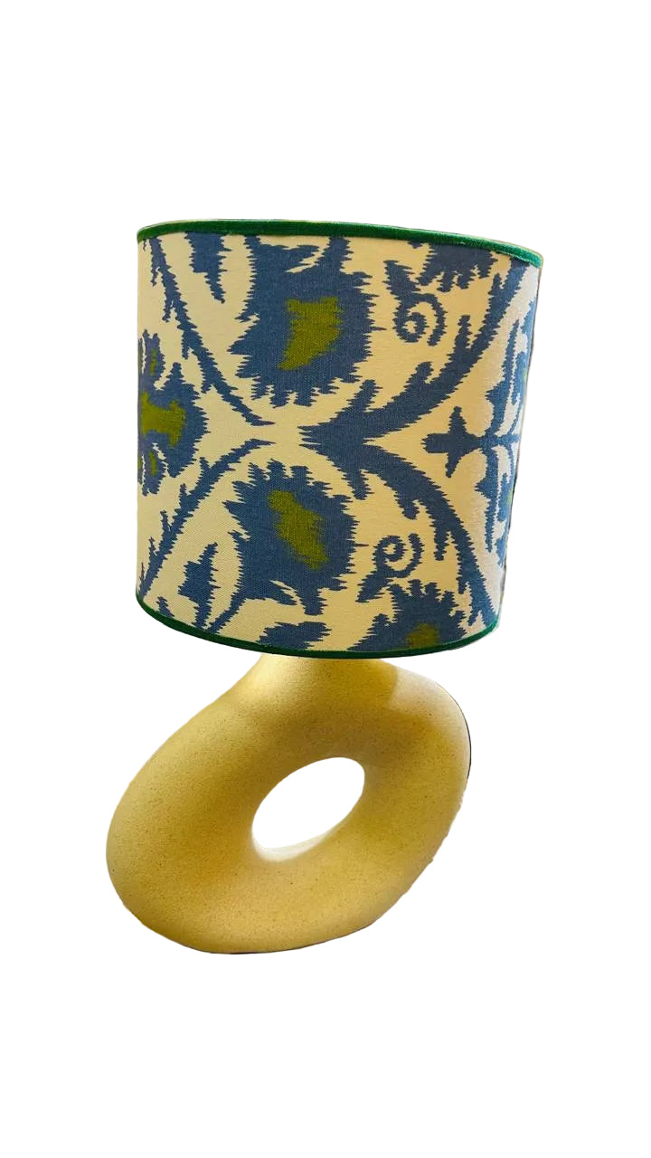 Abajur Elo AQUI VC Decora com Cúpula Estampada Ikat Nacional Azul
