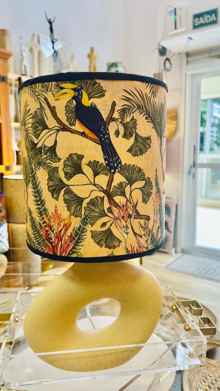 Abajur Elo — AQUI VC Decora | Base Escultural com Cúpula Estampada Passáro e Flores