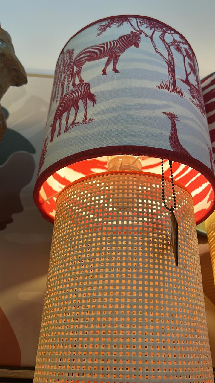 ABAJUR ZEBRA E PALINHA VERMELHO