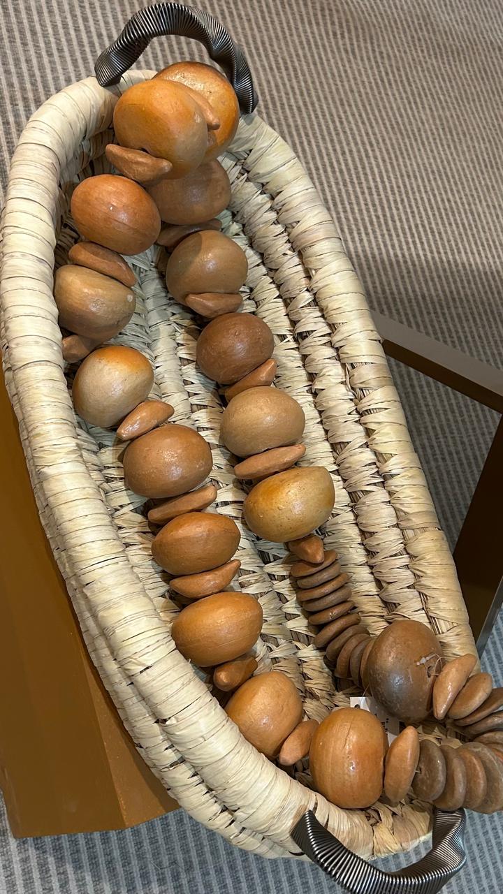 Cesta Fibra Natural Oval com Alças Metálicas