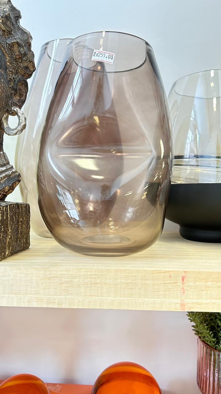 VASO DE VIDRO AMASSADO MARROM 24x10x14