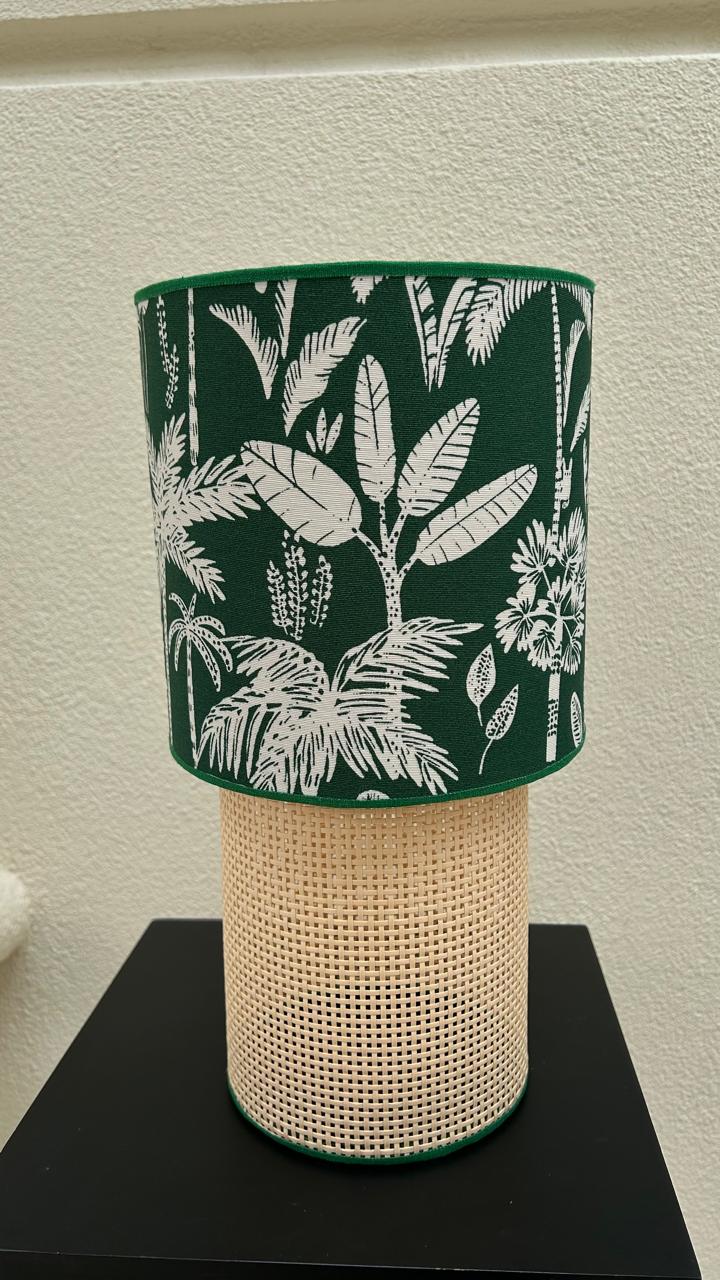 Abajur Botânico Verde com Base em Palinha Natural