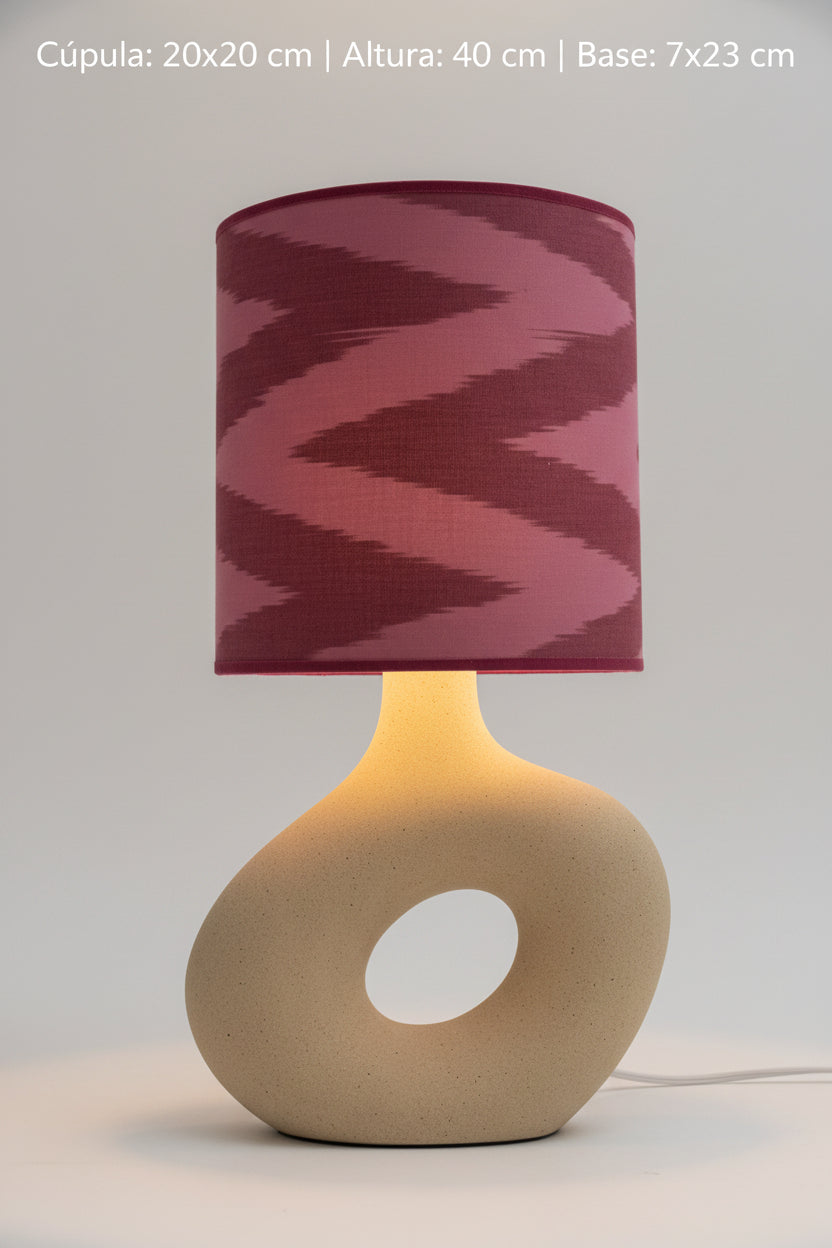 Abajur Elo — AQUI VC Decora | Base Escultural com Cúpula Estampada Chevron Pink