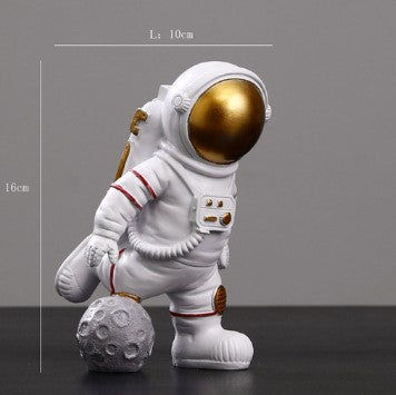 Astronauta Chutando Estátua em Resina