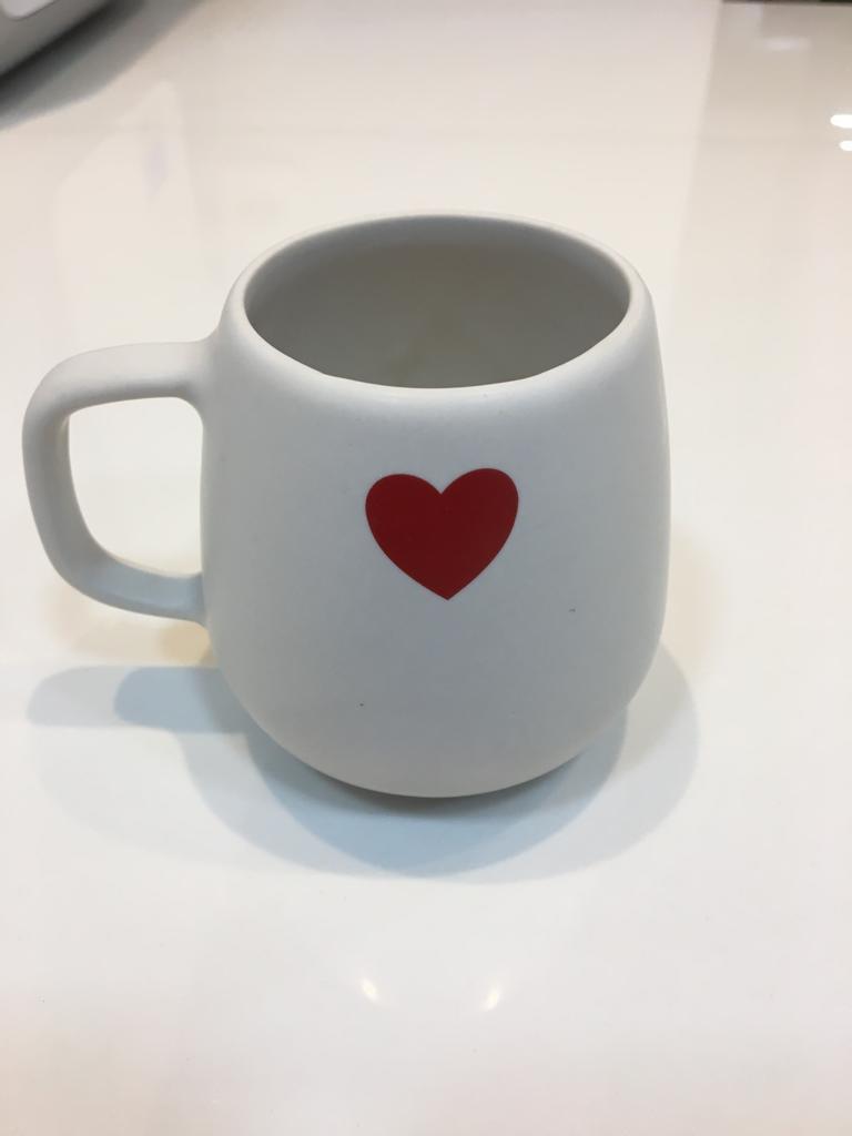 Caneca Cerâmica Café com Coração Vermelho